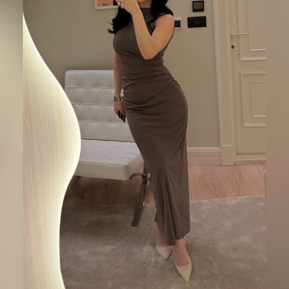 Zara Taupe Backless High-Neck Ruched Midi Dress - Picture 4 of 4